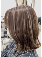 LelaPearlにしかできない、ハイライトカラーデザインで上品かつオシャレな印象に（高知/白髪ぼかし）