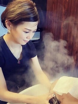 サロン ヴィジン ニューヨーク Salon Vijin NYの写真/ヘッドスパで、毎日頑張る頭と心をリセット☆水素水で洗うシャンプー×炭酸バブルで、頭皮環境を整えます◎