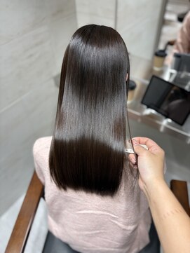 圧倒的な艶髪。髪質改善で叶える上質美髪