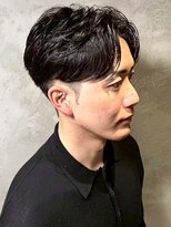 ディスイズバーバーサード(THIS IS BARBER 3rd)&nbsp;ツーブロック センターパート アップバング 黒髪 刈り上げ