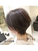 透ける暗髪ショート