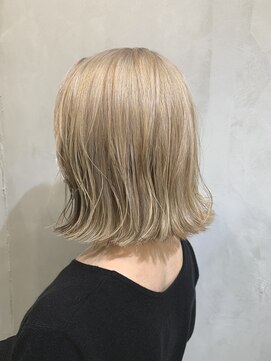 モノ アンド イニ(Mono & inni) 【奈良/inni hair】ブロンドヘアー