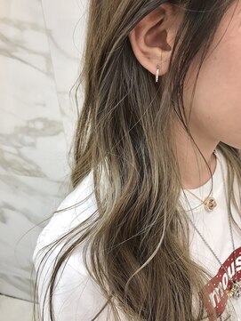 ティンク 関内(Tink) ＊ミルクティーハイライト+インナーカラー＊  /本山　美幸