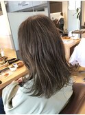 セミロング×アッシュグレーカラー