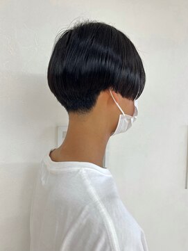 クオリス 上板橋店(QUALIS) 刈り上げ前下がりショートマイキーヘア黒髪メンズセンターパート