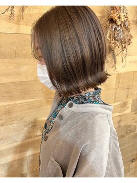 ドルセプラタ(Dulce plata) 20代30代外ハネボブスタイルアッシュカラー×ぷつっとカット