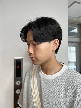 エクリ 麻布十番(equri) ニュアンスパーマ襟足ありセンターパート