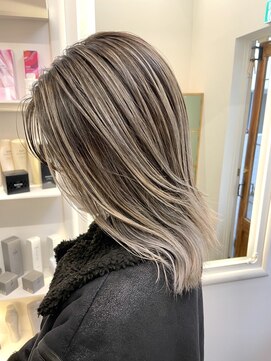 ログ キンシチョウ(L.O.G KINSHICHO) 立体感バレイヤージュハイライト