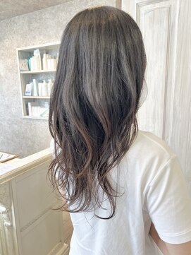 キャアリー(Caary) 福山市美容師求人スタッフ募集秋シルキーグレーロングレイヤー