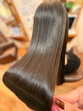 フリージア(freesia) ツヤ髪スタイル/艶髪/髪質改善トリートメント/30代40代50代