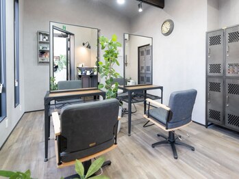ヘアーアンドスパ アウローラ(AURORA)の写真/大型店が苦手な方にオススメ！リラックスしながらおしゃべりができる、アットホームなサロン“AURORA”