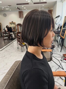 シェリー(Cherie) バーム仕上げで簡単に毛束感! 艶々ミニボブ