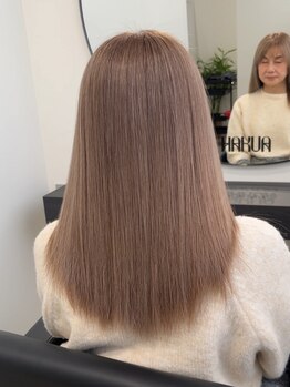 ハクア(HAKUA)の写真/こだわり抜いた高品質のトリートメントで艶やかな大人女性の髪に＊脱白髪染めハイライトとの相性◎