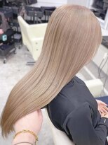 エイム(AiM)&nbsp;ミルクティーベージュ ブリーチ ダブルカラー ダブルカラー 20代