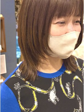 ヴァロ(Valo) 大人女子の顔周りレイヤーミディアム・白髪ぼかし・ベージュ