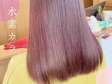 白髪をカバーしながら髪質もケア。水素の力で活性酸素をケアし、潤いと透明感が続く上品な艶髪へ。