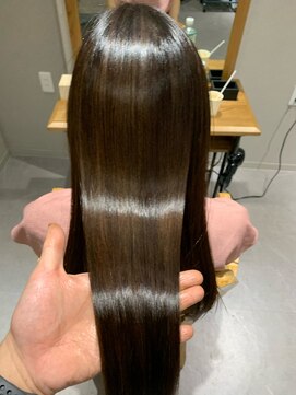 クラッチ ユニ(CLUTCH uni) 大人可愛い小顔美髪ストレートロングツヤ髪艶感髪質改善 A2