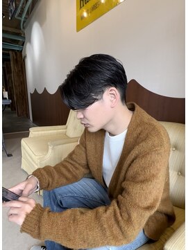 フォーコーナーズカットショップフェイビーズ 名古屋西(FourCornersCutShop favey's) センターパート　ニュアンスパーマ