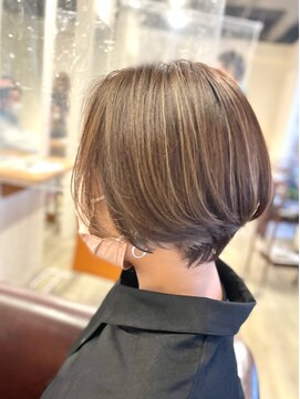 アンプリュス リアン(1+ Unplus lien) ハイライトカラーアッシュベージュ前下がりボブヌーディーカラー