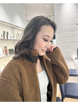 ステア ケース(stair case) グレー強め　バレイヤージュ　20代30代　ぱっつんロブ