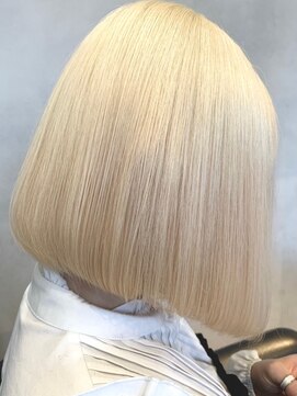 イリ 心斎橋(ili) ハイトーンカラーミルクティーベージュボブ