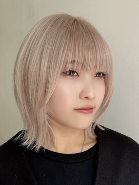 サンク 原宿 表参道(cinq) ミルクティーベージュ顔周りレイヤーカット韓国風ヘアハイトーン