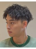 黒髪縦落ちツイストスパイラルパーマショートアップバング