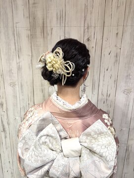 ジェイエルビー(JLB) 【JLB.MOE/1月】サイドシニヨンアレンジ