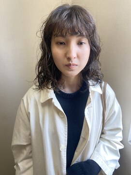 ソイ 下北沢(soi) 大きめのウェーブのパーマスタイル