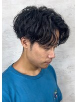 クオンヒール(QUON HEAL) 波打ちパーマ前下がり刈り上げセンターパート波巻きパーマ