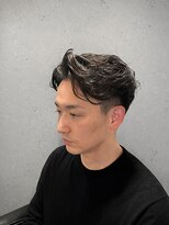 ワンワンオー バーバーショップ 長浜店(@110 BARBER SHOP)&nbsp;ニュアンスセンターパートで魅せる、洗練された余裕