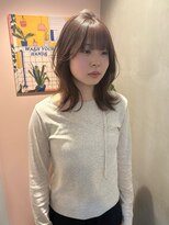 ウム(umu.)&nbsp;レイヤーカット / ミディアムレイヤー / ヘーゼルベージュ