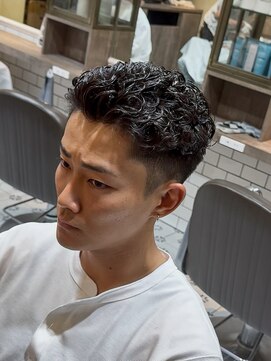 グルーマーズトウキョウ(GROOMER/S TOKYO) MEN’S HAIR /リバースセンターパート/ニュアンスパーマ/神保町