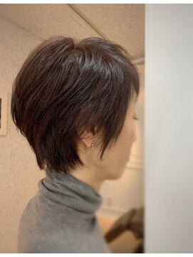 ダマーニ 表参道(DAMANI) トップと後頭部に丸みとボリュームをつくるった大人ショート