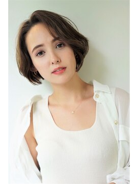 ノーヴェ(Nove) エフォートレスな菱形ワンカールショートボブ