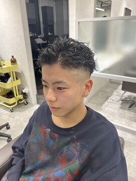 キートス(Kiitos) 外人風リバーススパイラルパーマ/フェード0mm/9mm