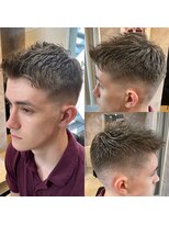 メグロバーバーショップロッポンギ 目黒六(MEGURO BARBER SHOP 6PPONGI)&nbsp;スキンフェード×フェザーアップ