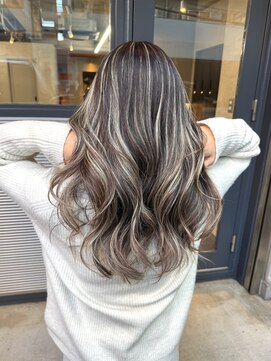 トゥイン 八王子(TWIN) ハイライトカラーミルクティーベージュレイヤーカット