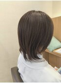 チャコールベージュでトーンダウンスタイル