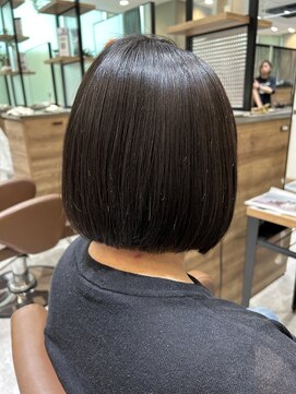 ブランシェ JR勝川駅前店 艶感たっぷりストレートボブ