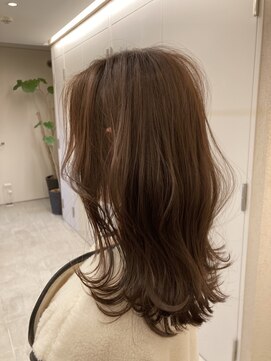 ブリス(VLISS) レイヤーカット 顔周りレイヤー 透明感 20代30代40代