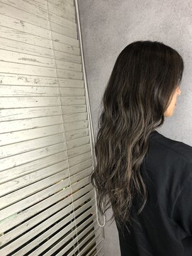 ヘアサロンM 新宿 ハイライト×ダークアッシュ