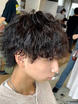 フィフス トウキョウ (fifth TOKYO) センターパートツイストスパイラルパーマメンズマッシュパーマ