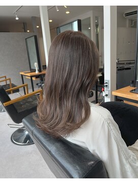 フー(feu) ミルクティーベージュ。