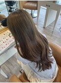オリーブベージュ