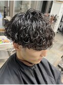 メンズラフセンターパート波巻きスパイラルパーママッシュウルフ