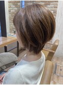 襟足をタイトに締めたショートデザイン！