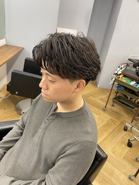 アレス バイ シカ 神戸三宮元町店(ALLES by Cica) スーツ短髪ツーブロック束感黒髪シークレットパーマ流行