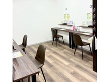 カラコ マルアイ長田店(KARACO)の雰囲気（ゆとりスペースの塗布ブース♪）