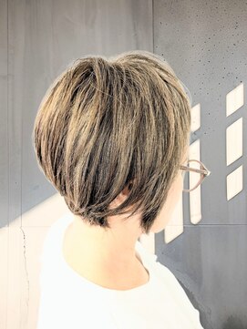 シーシードゥー(C'C DEUX) 白髪ぼかしハイライト//大人ショート//動く矯正//束感ショート